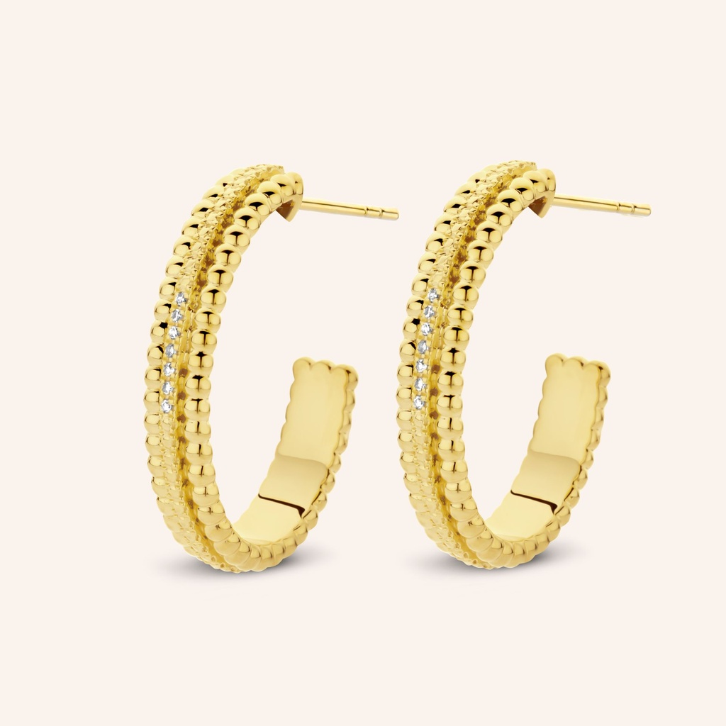 For those dotty about an endless sea of dots, perfected by the brilliance of 14x gleaming white diamonds. Whatever the season, whatever the occasion, wearing these timeless oval hoops, you’ll be headed beaded for greatness. STYLING TIP Check out our Wonder and Destiny jewels for a full variety on a chic look, covered in beads.